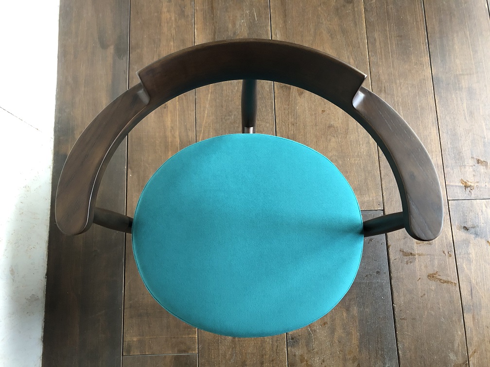 ブルーグリーンの張地の椅子 | 澪工房【MIO KOBO】札幌でオーダー家具・インテリアの設計・製造