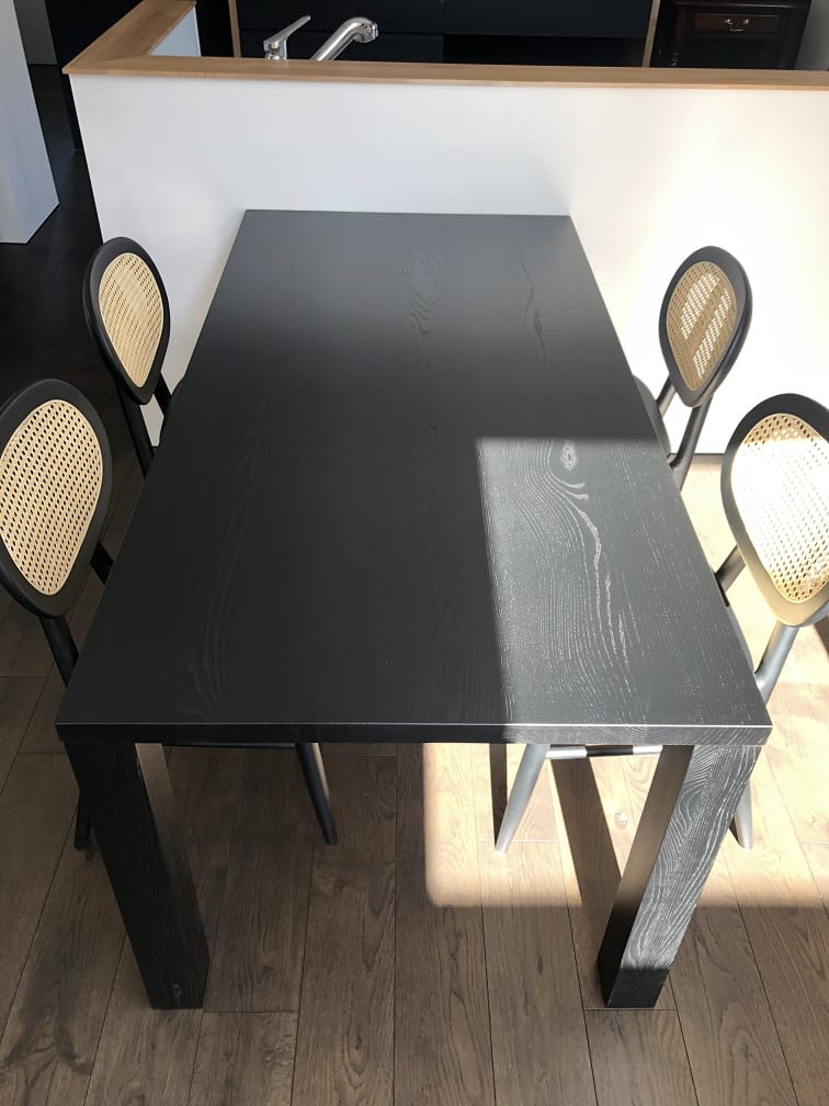 モデルハウスに黒いダイニングテーブルを納品しました。 澪工房【MIO KOBO】札幌でオーダー家具・インテリアの設計・製造