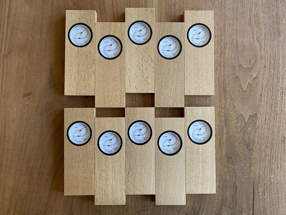 ナラの温湿度計 入荷しました 澪工房 Mio Kobo 札幌でオーダー家具 インテリアの設計 製造